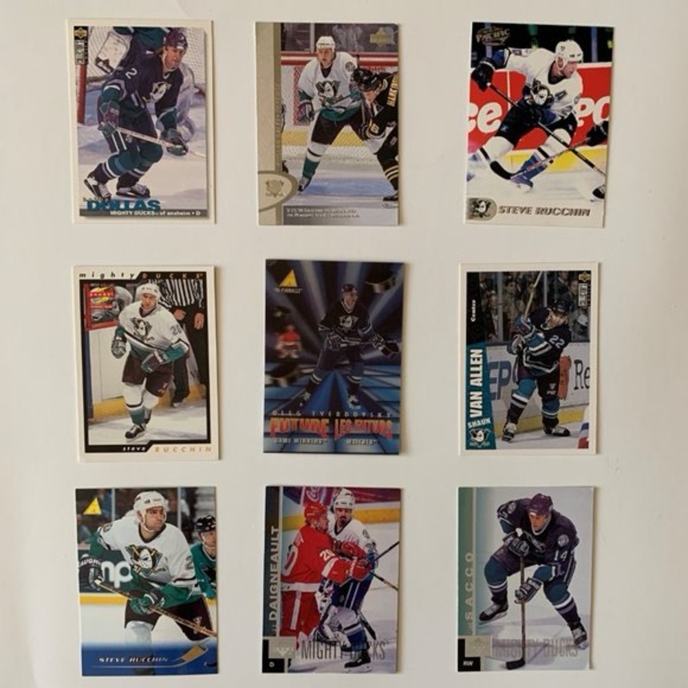 Anaheim Ducks Vintage NHL Hockey Cards - Lot of 17 w
Selanne